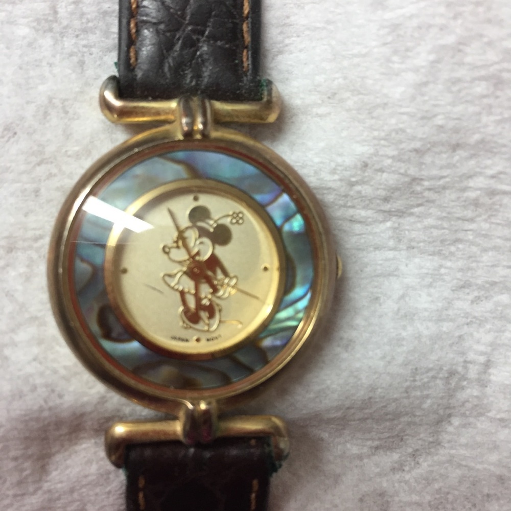 Vintage Minnie Mouse Watch Mother of Pearl Face Original Box Tin Disney Park 90s